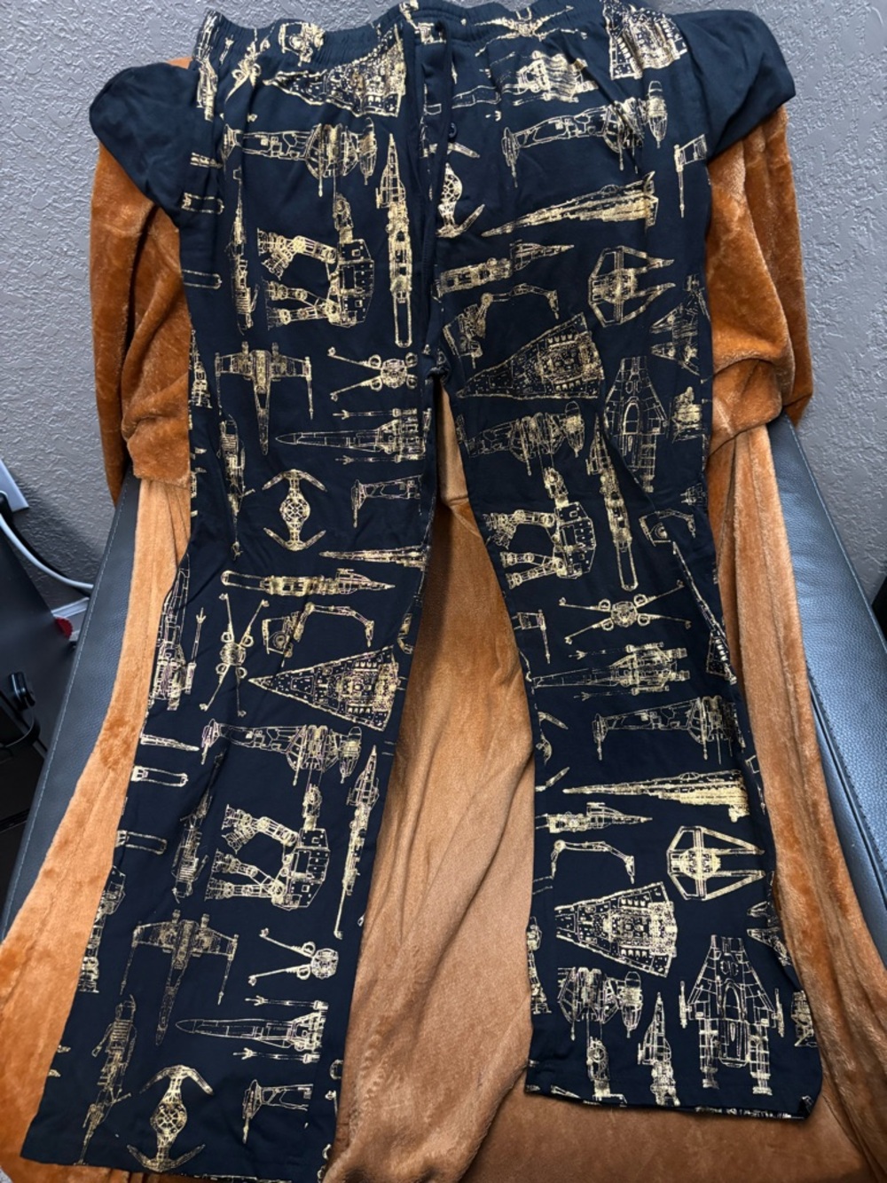 Men’s Black Star Wars Lounge Pants with Gold Starship Print. Size L